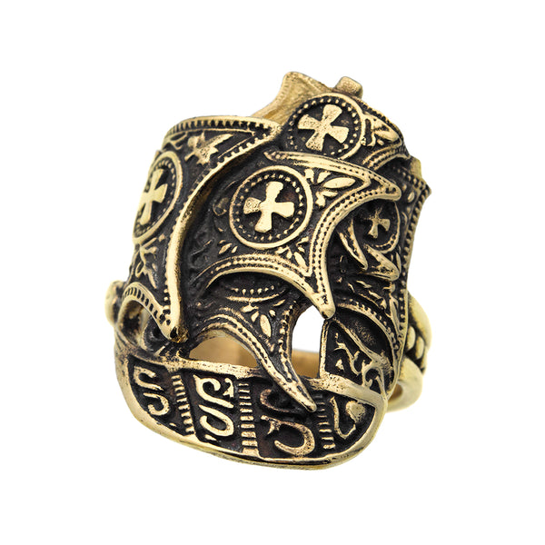 Side of Gold ring featuring intricately detailed Spanish galleon ship with cross motifs
