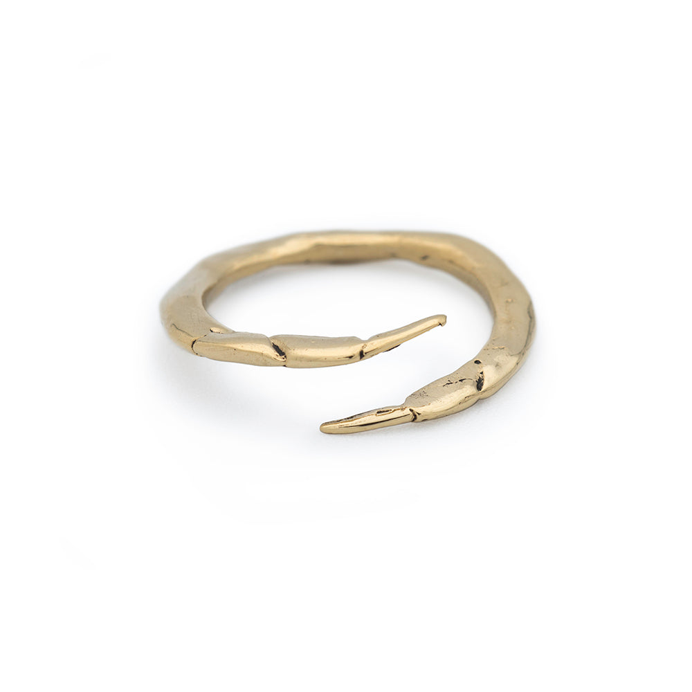 single gold crab claw ring