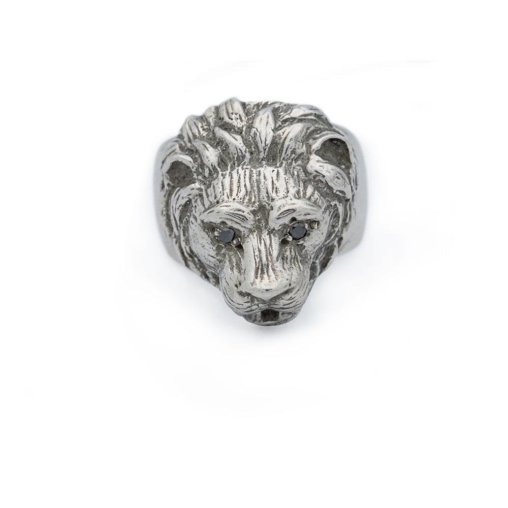 vintage lion ring with black diamond eyes