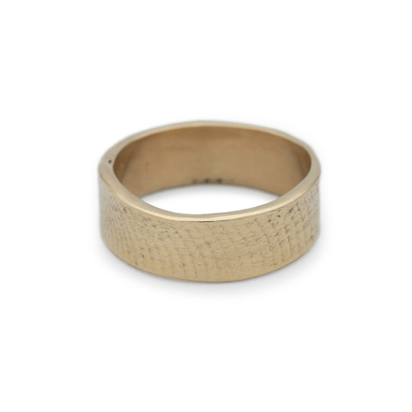 cuttlefish cast band ring in 14k yellow gold